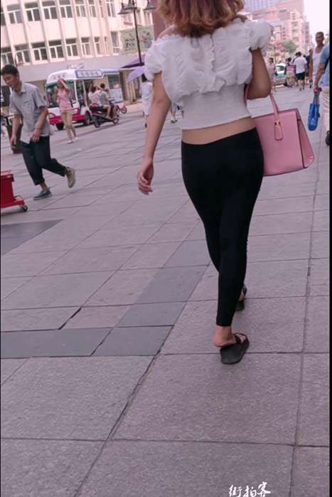 [街拍客视频]jx0038 穿紧身裤上街的少妇