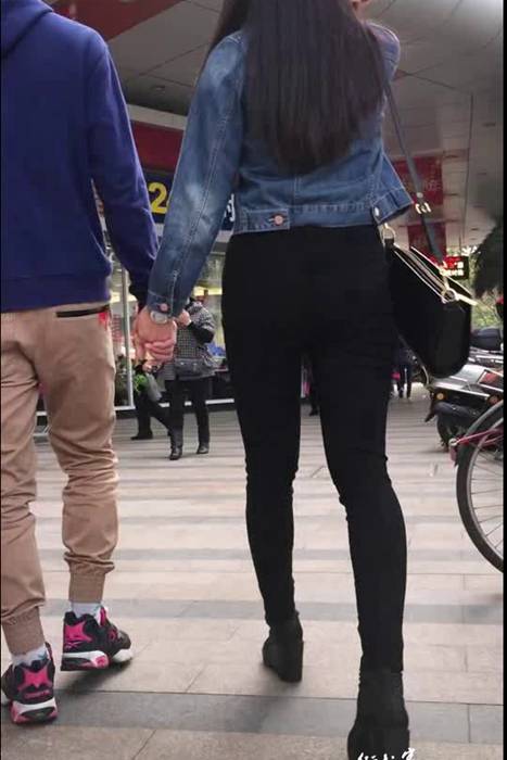 [街拍客视频]jx0697 穿紧身裤的大长腿长发美女